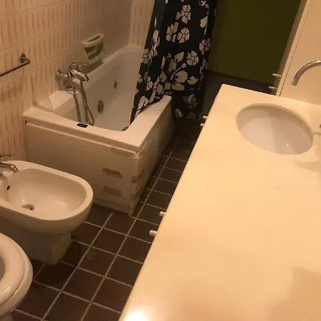 Διαμέρισμα A 15 Min Dal Mare Da 1 A 5 Persone 1 Bagno Vasca Con Doccia No Asciugamani No Lenzuola Cucina Completa Soggiorno Caldaia Nuova Vaillant No Wifi No Aria Condizionata